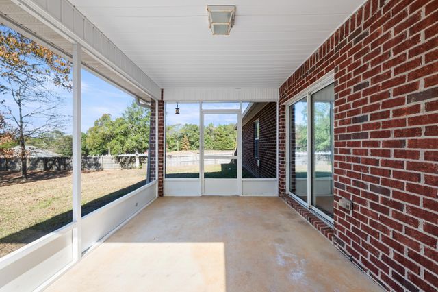 2406 Cumberland Way, Crestview, FL 32536