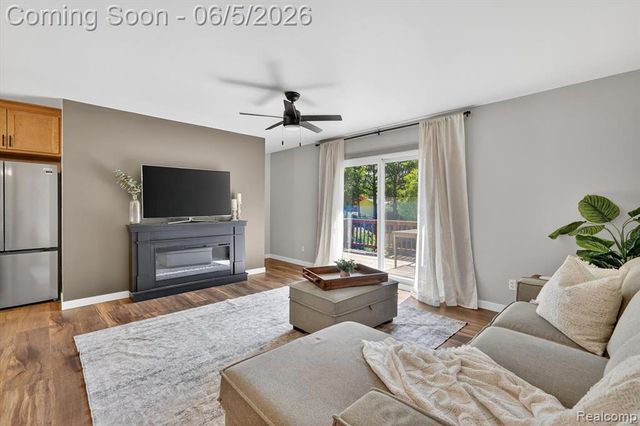 14232 North Road, Fenton, MI 48430