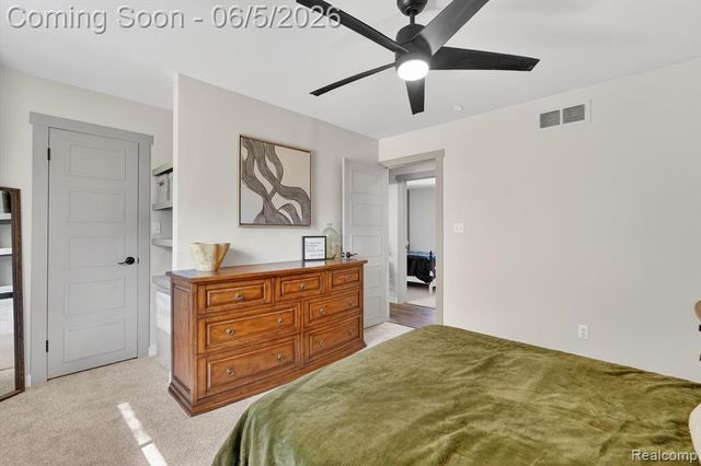 14232 North Road, Fenton, MI 48430