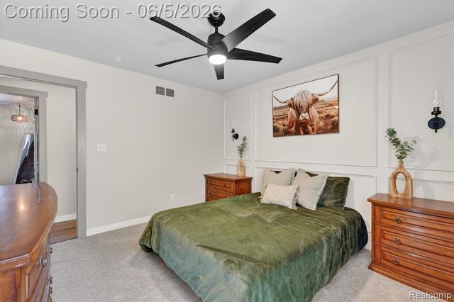 14232 North Road, Fenton, MI 48430
