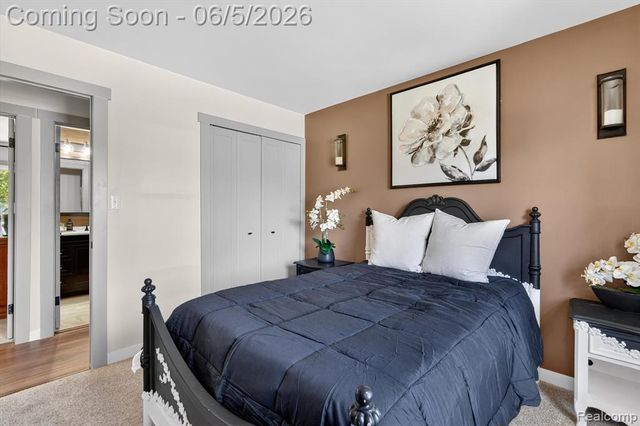 14232 North Road, Fenton, MI 48430