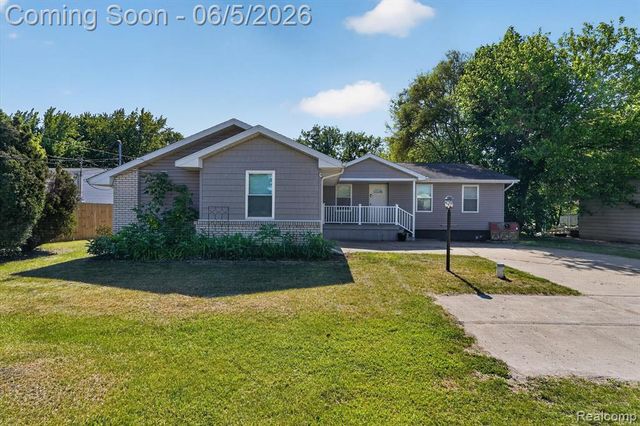 14232 North Road, Fenton, MI 48430