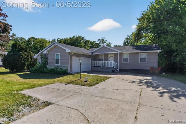 14232 North Road, Fenton, MI 48430