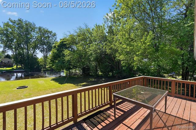 14232 North Road, Fenton, MI 48430