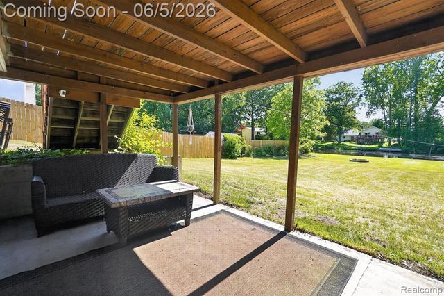 14232 North Road, Fenton, MI 48430