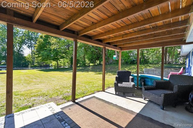 14232 North Road, Fenton, MI 48430