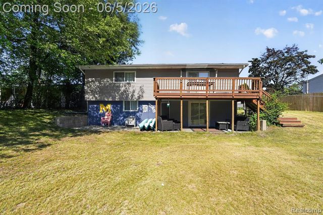 14232 North Road, Fenton, MI 48430
