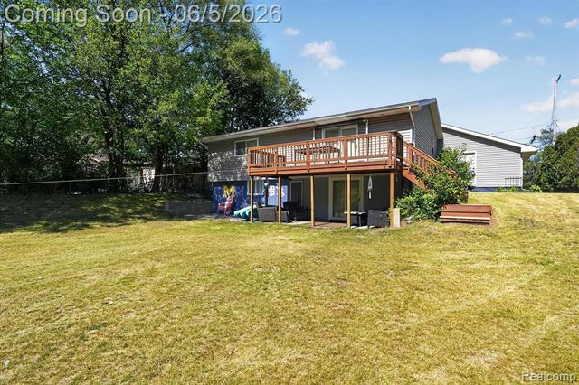 14232 North Road, Fenton, MI 48430