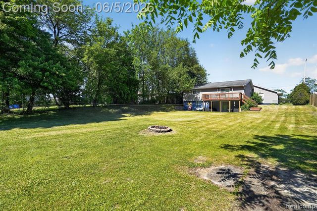 14232 North Road, Fenton, MI 48430