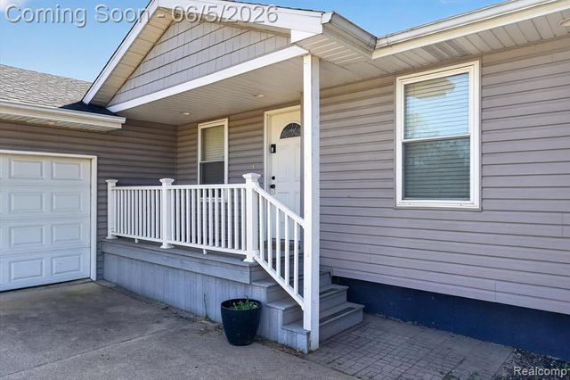 14232 North Road, Fenton, MI 48430