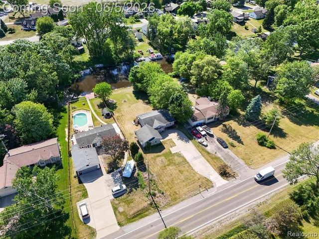 14232 North Road, Fenton, MI 48430