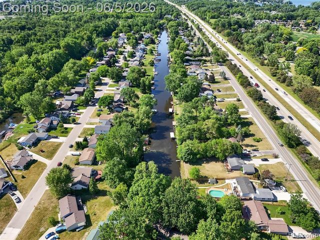14232 North Road, Fenton, MI 48430
