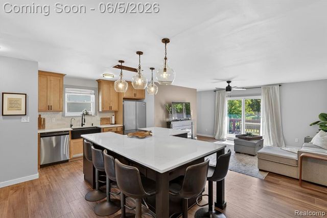 14232 North Road, Fenton, MI 48430