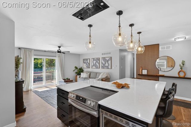14232 North Road, Fenton, MI 48430