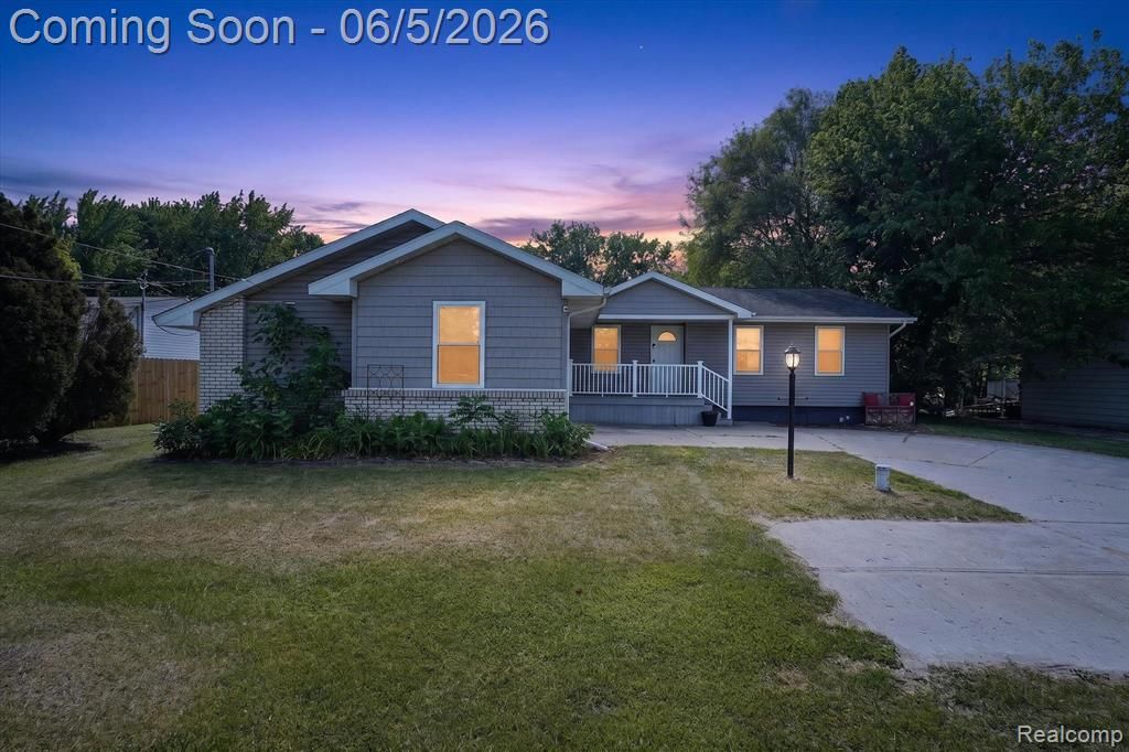 14232 North Road, Fenton, MI 48430