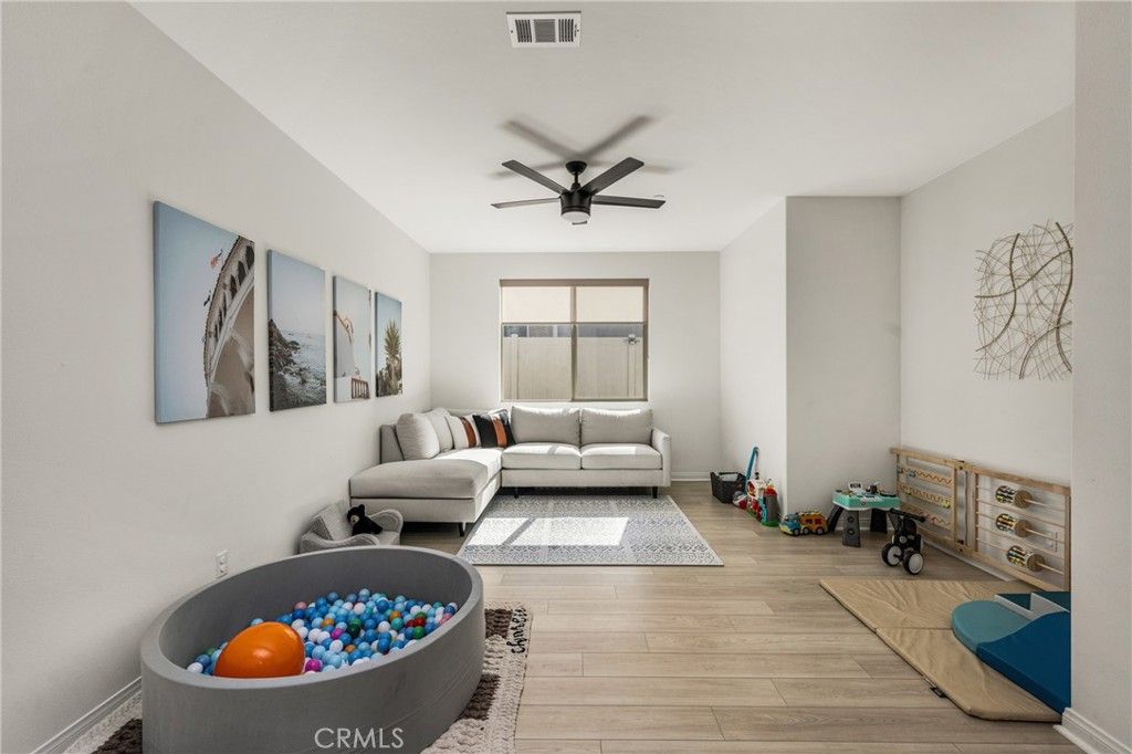 Image 10 of property listing at 29807 Pumpwood Court, Menifee, CA 92584