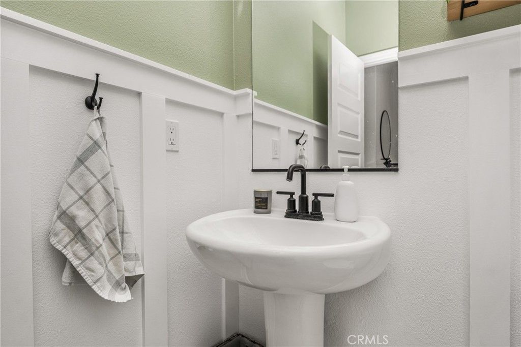 Image 46 of property listing at 29807 Pumpwood Court, Menifee, CA 92584