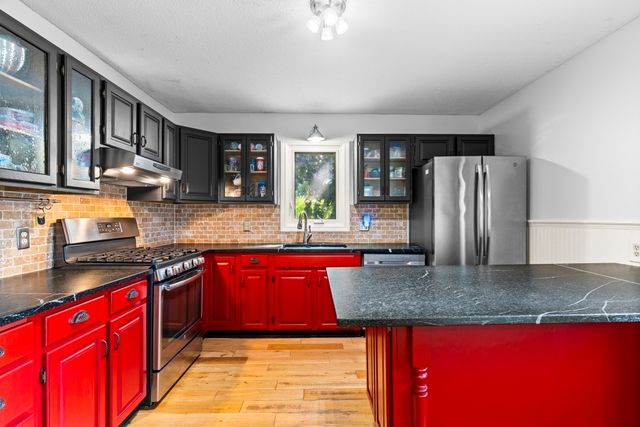 10 Rounseville St, New Bedford, MA 02745