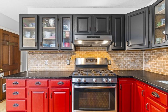 10 Rounseville St, New Bedford, MA 02745