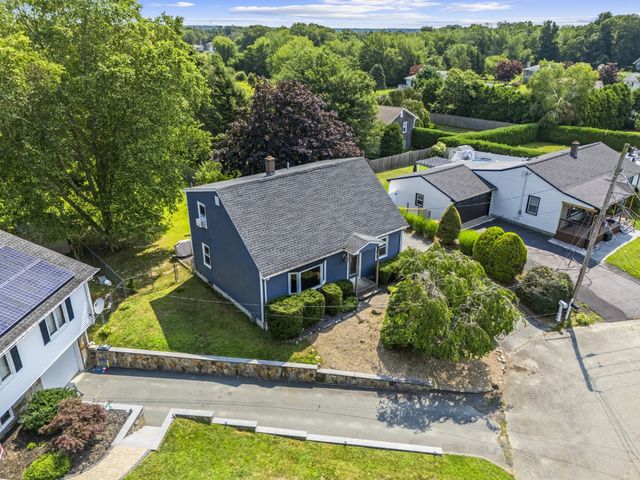 10 Rounseville St, New Bedford, MA 02745