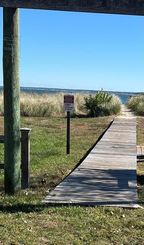 56 Dougs Lane, South Jamesport, NY 11970