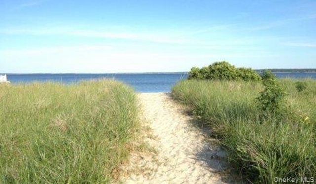 56 Dougs Lane, South Jamesport, NY 11970