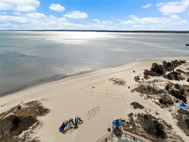 56 Dougs Lane, South Jamesport, NY 11970