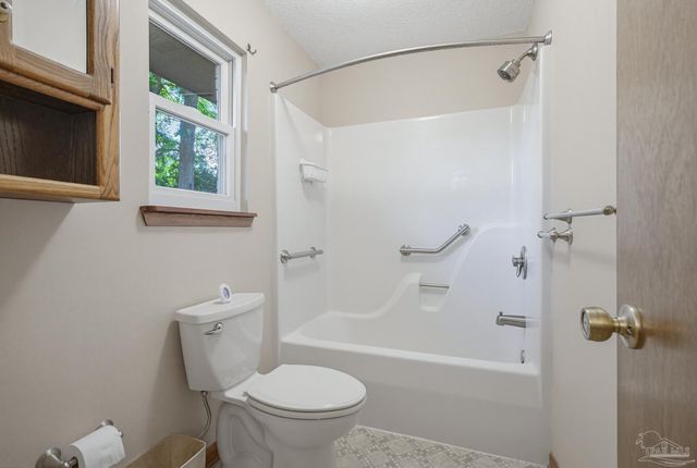 8217 Squire Rd, Pensacola, FL 32514