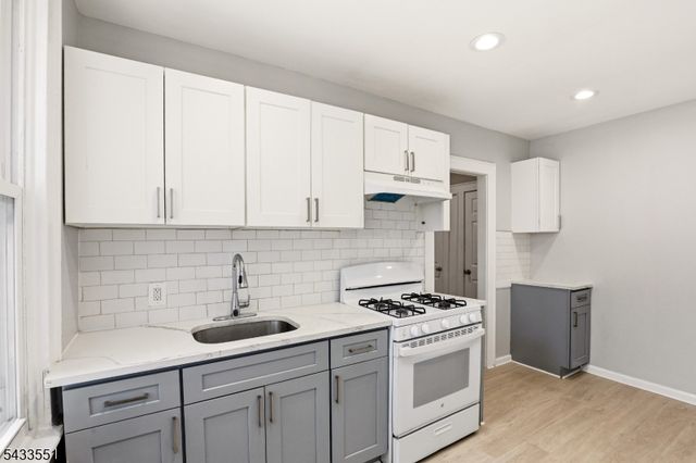 28 Underwood St, Newark City, NJ 07106
