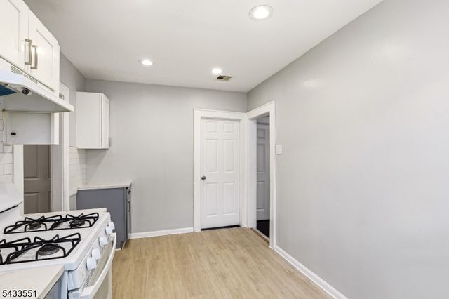 28 Underwood St, Newark City, NJ 07106