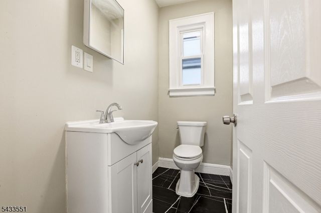 28 Underwood St, Newark City, NJ 07106