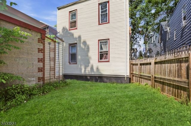 28 Underwood St, Newark City, NJ 07106