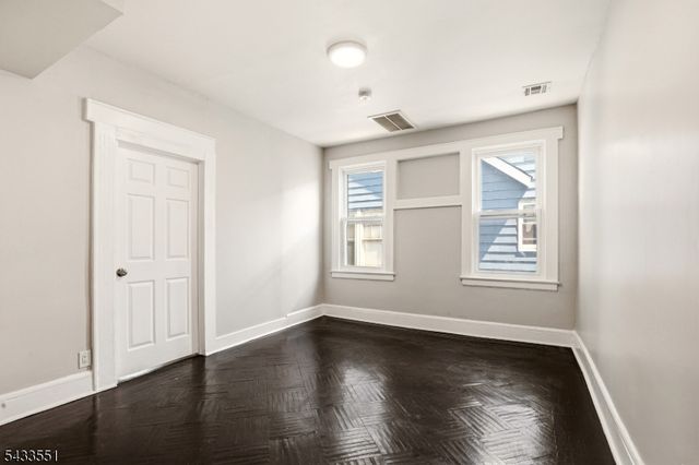 28 Underwood St, Newark City, NJ 07106