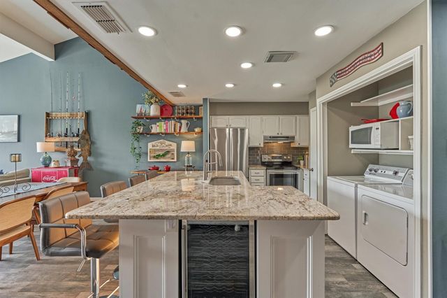 1 April Point Drive S, Montgomery, TX 77356