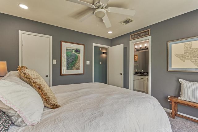 1 April Point Drive S, Montgomery, TX 77356