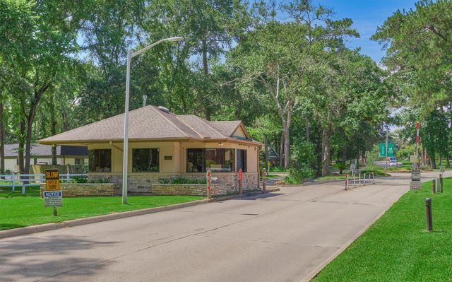 1 April Point Drive S, Montgomery, TX 77356