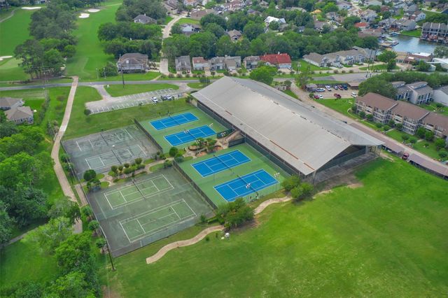 1 April Point Drive S, Montgomery, TX 77356