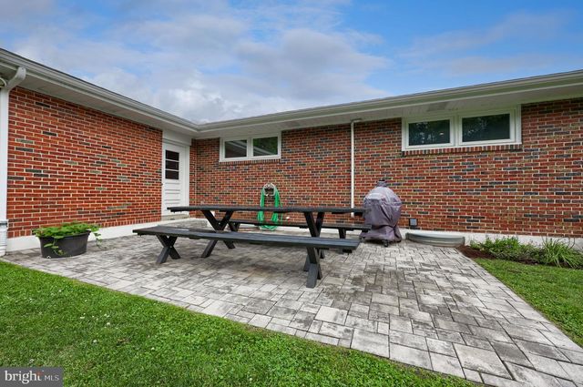 103 OAK KNOLL RD, New Cumberland, PA 17070