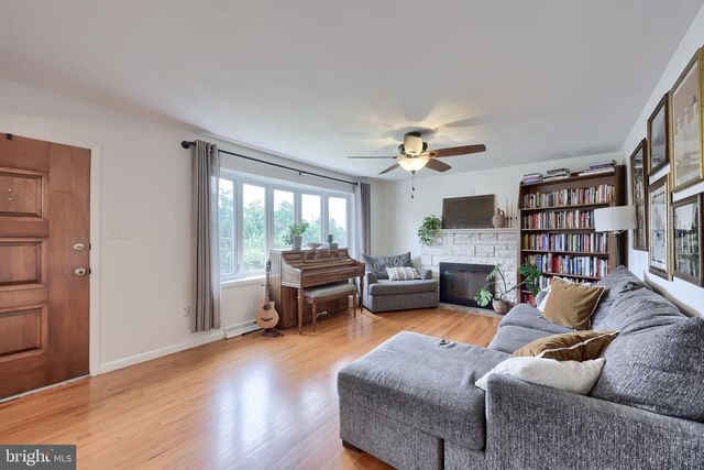 103 OAK KNOLL RD, New Cumberland, PA 17070