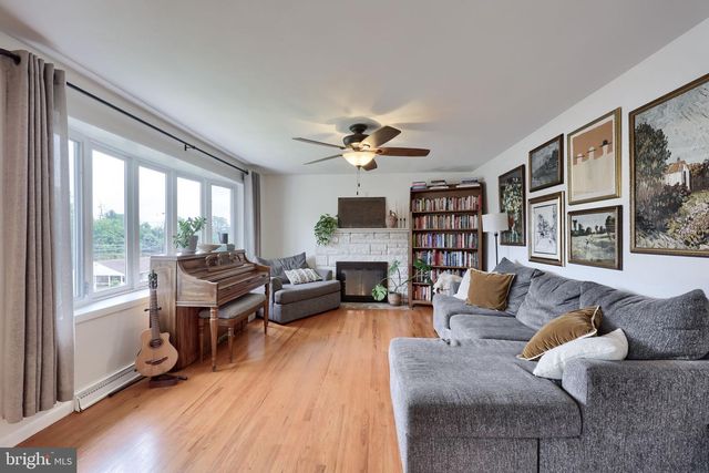 103 OAK KNOLL RD, New Cumberland, PA 17070