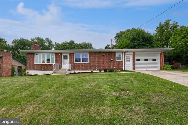 103 OAK KNOLL RD, New Cumberland, PA 17070