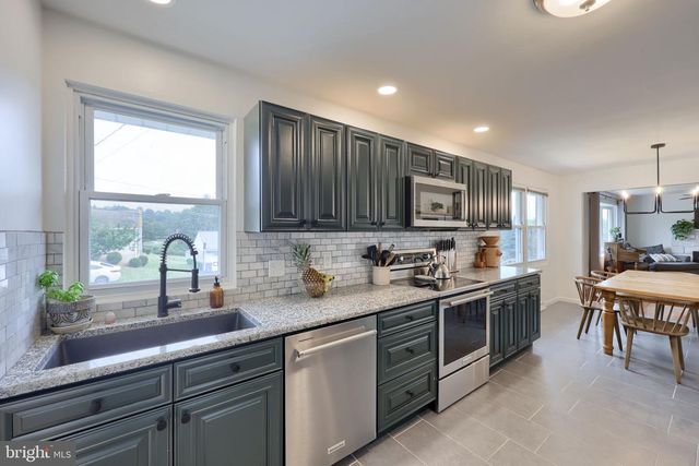 103 OAK KNOLL RD, New Cumberland, PA 17070