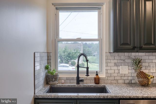 103 OAK KNOLL RD, New Cumberland, PA 17070