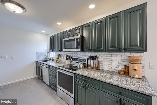 103 OAK KNOLL RD, New Cumberland, PA 17070