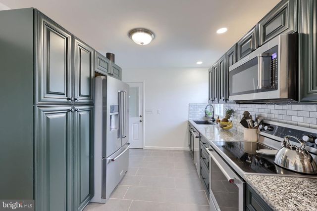 103 OAK KNOLL RD, New Cumberland, PA 17070