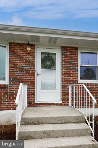 103 OAK KNOLL RD, New Cumberland, PA 17070