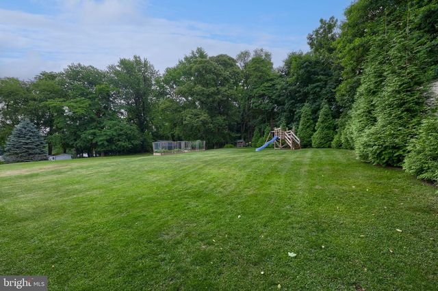 103 OAK KNOLL RD, New Cumberland, PA 17070