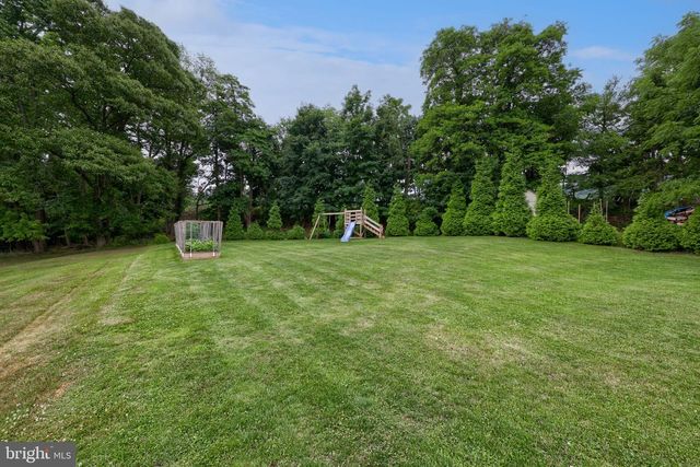 103 OAK KNOLL RD, New Cumberland, PA 17070