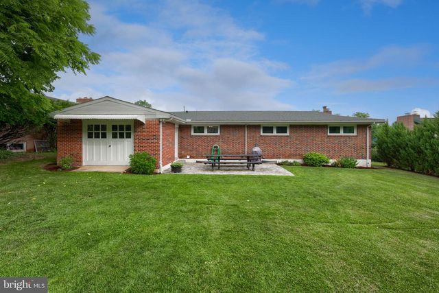 103 OAK KNOLL RD, New Cumberland, PA 17070