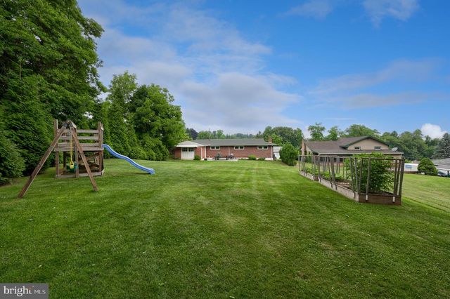 103 OAK KNOLL RD, New Cumberland, PA 17070